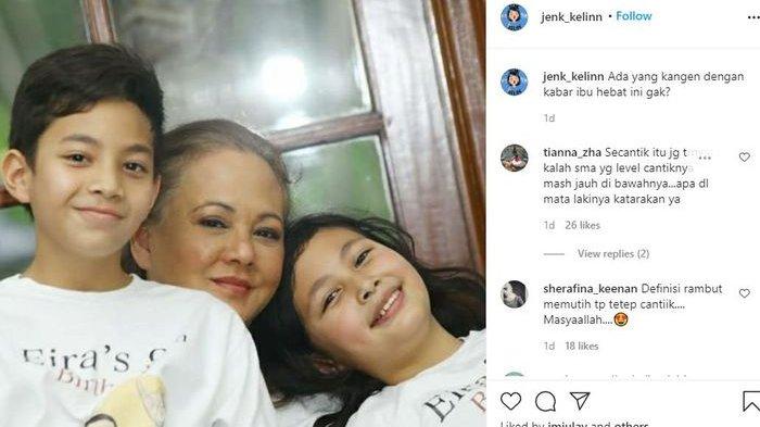 Halimah saat bersama dua cucunya