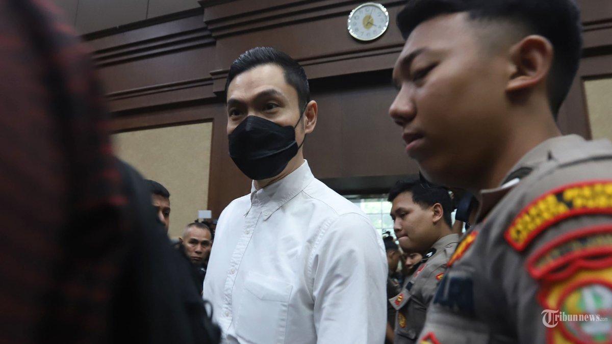 HUKUMAN HARVEY MOEIS - Terdakwa kasus dugaan korupsi tata niaga komoditas timah di wilayah izin usaha pertambangan (IUP) PT Timah tahun 2015-2022 Harvey Moeis saat menjalani sidang Pembacaan Tuntutan di Pengadilan Tipikor, Jakarta Pusat, Senin (9/12/2024). Harvey Moeis divonis hukuman penjara 20 tahun dalam perkara banding yang diputus oleh majelis hakim Pengadilan Tinggi Jakarta, Kamis (13/2/2025).