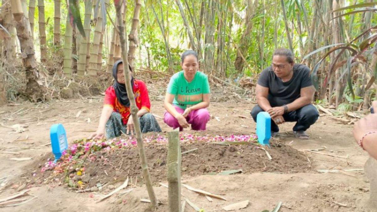 Herman Fausi alias Justyn Vicky dimakamkan di Jember