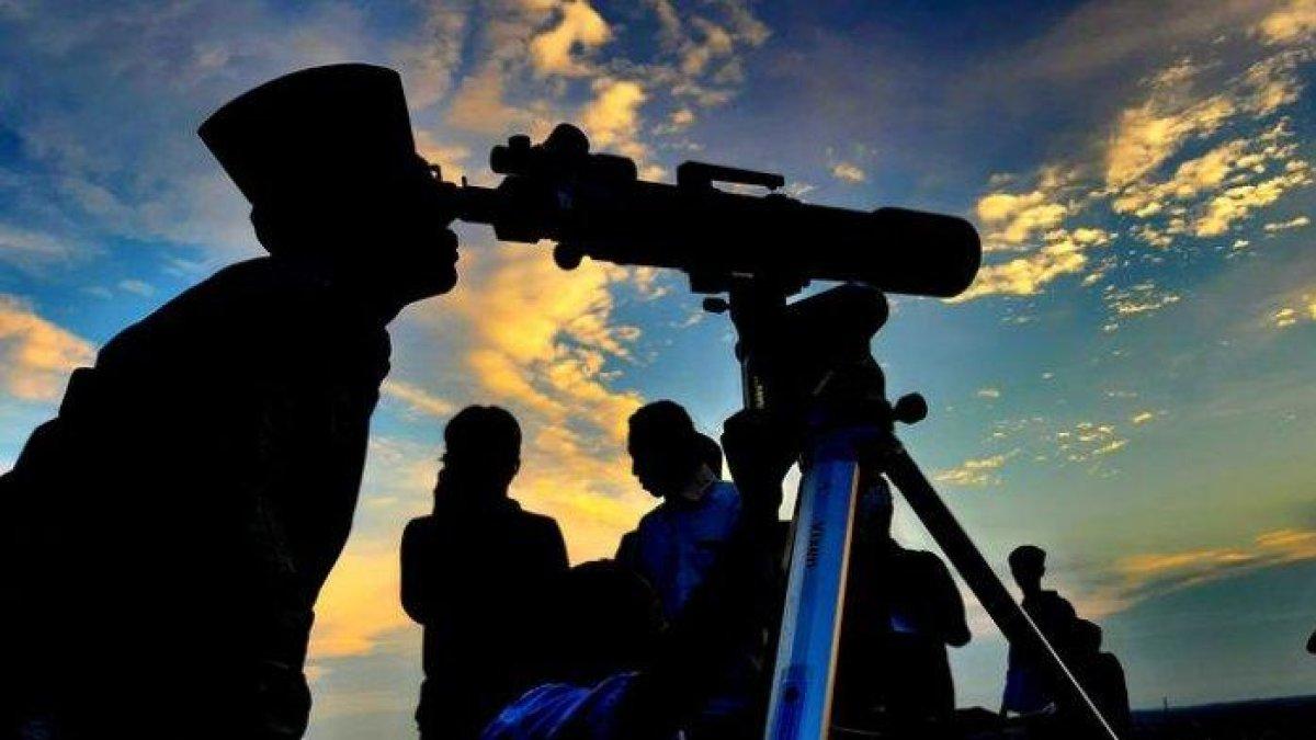 MENEROPONG HILAL - Awal Ramadan 1 atau 2 Maret 2025? Inilah ketetapan pemerintah, NU dan Muhammadiyah, ada kemungkinan hari pertama puasa berbeda.