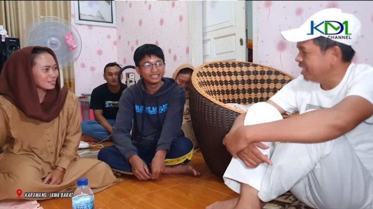 Ikut bantu-bantu Siti TKI rawat dan jaga Sha Wang, anak majikan disabilitas, sosok pemuda asal Karawang ini jadi sorotan