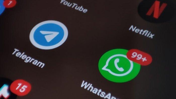 Ilustrasi aplikasi pesan instan WhatsApp dan Telegram.