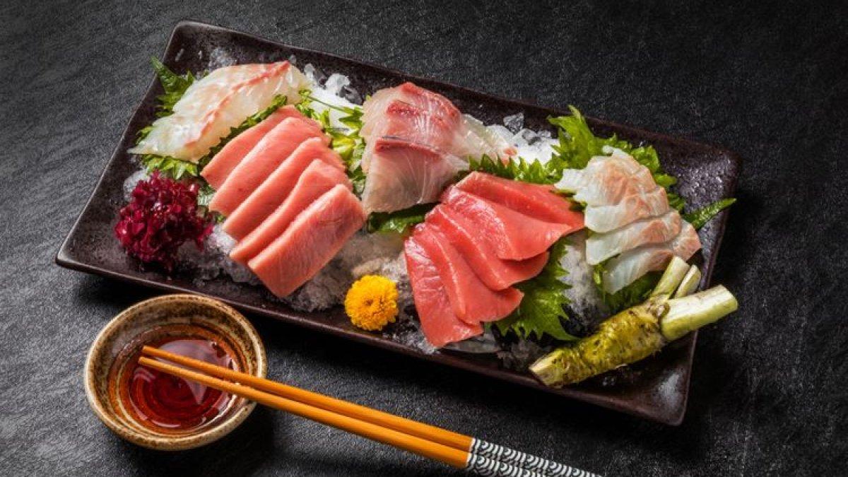 ilustrasi sashimi kesukaan Jin BTS
