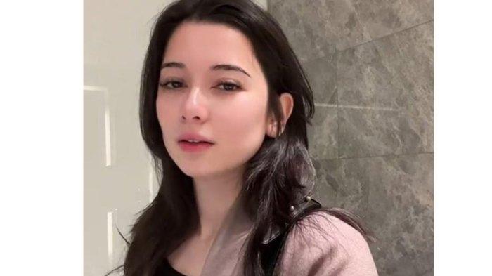 POTRET CANTIK SELEBGRAM Iris Wullur, mantan bintang iklan dan FTV yang curhat diselingkuhi suami, Andreas Wullur.