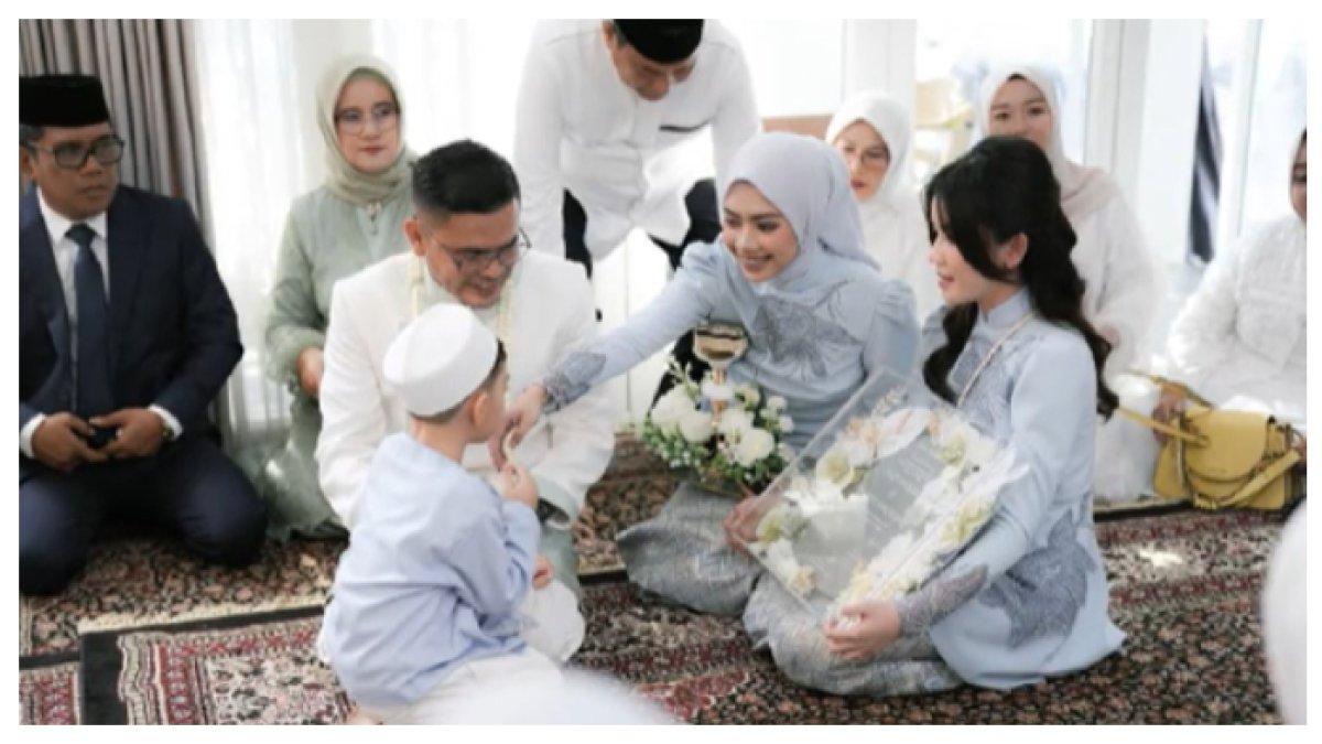 Kedekatan Irish Bella dengan Anak Sambung