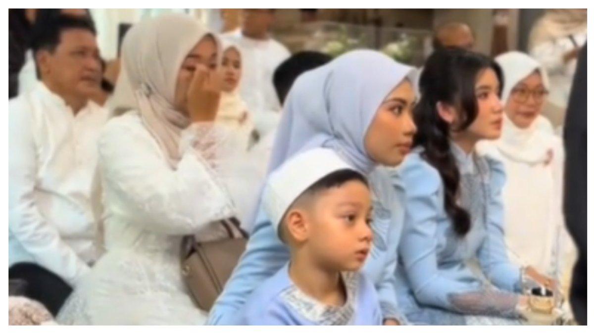 Kedekatan Irish Bella dengan Anak Sambung