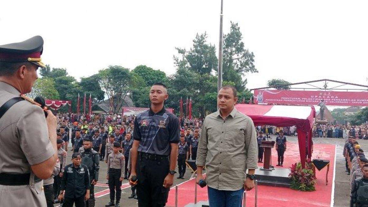 Ivon Roney Widha Wiratama, beserta sang Kakak dihadapan Wakapolda Metro Jaya, SPN Lido, Kecamatan Cigombong, Kabupaten Bogor, Kamis (6/7/2023)