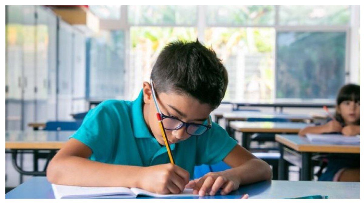 KUNCI JAWABAN BAHASA INDONESIA - Inilah kunci jawaban bahasa indonesia kelas 8 SMP halaman 176, memahami struktur pidato pada pembelajaran kurikulum meredeka.
