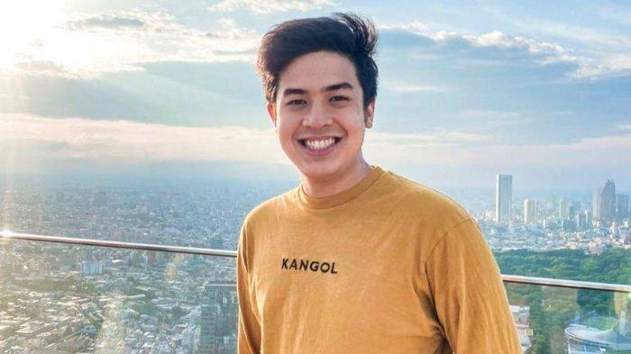 Jerome Polin Sijabat merupakan YouTuber Indonesia yang sering membagikan vlog bahasa Jepang dan Matemarika.