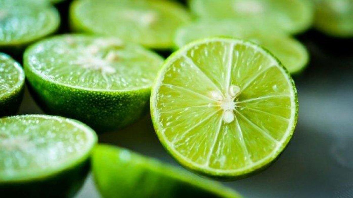 jeruk nipis untuk mengobati bau kaki secara alami