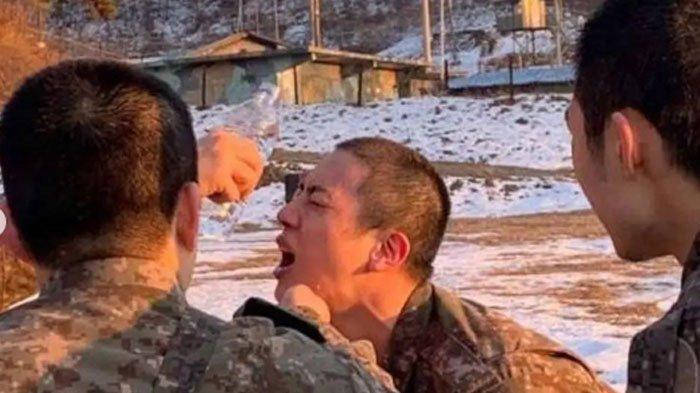 Jin BTS di kamp wajib militer