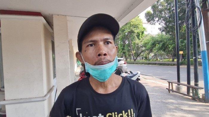 Juru parkir toko roti, Sandi alias Bodong usai ditemui di Jalan Cideng Timur, Gambir, Jakarta Pusat.