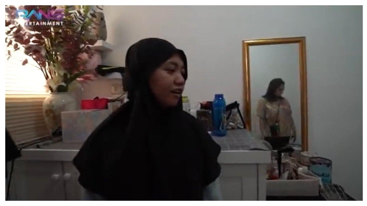 KAMAR MBAK LALA - Penampakan kamar pengasuh Rafathar di lantai atas rumah Andara. Searea dengan tempat jemur baju dan olahraga badminton.