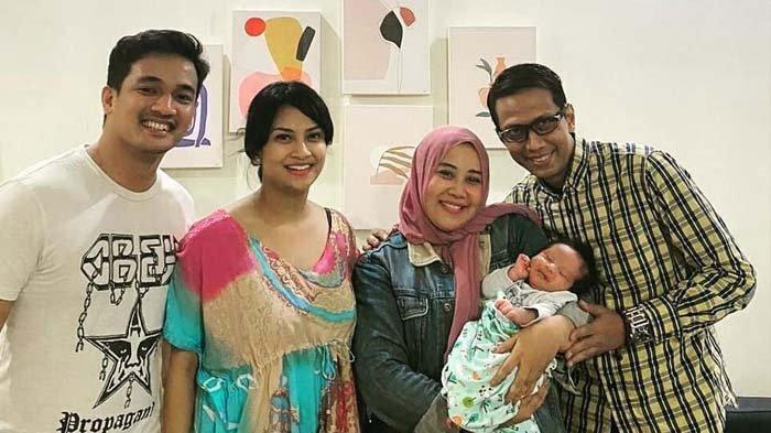 Kebersamaan Doddy Sudrajat bersama Bibi Ardiansyah, Vanessa Angel, Puput, dan Gala Sky