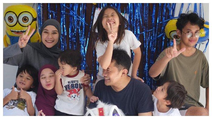 Kebersamaan Zaskia Adya Mecca bersamaa 6 anaknya