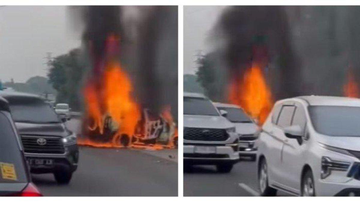 Daihatsu Granmax terbakar setelah terlibat kecelakaan beruntun dengan kendaraan lain di jalur contra flow Km 58 Jalan Tol Jakarta-Cikampek pada H-2 Lebaran Senin (8/4/2024) pagi ini.
