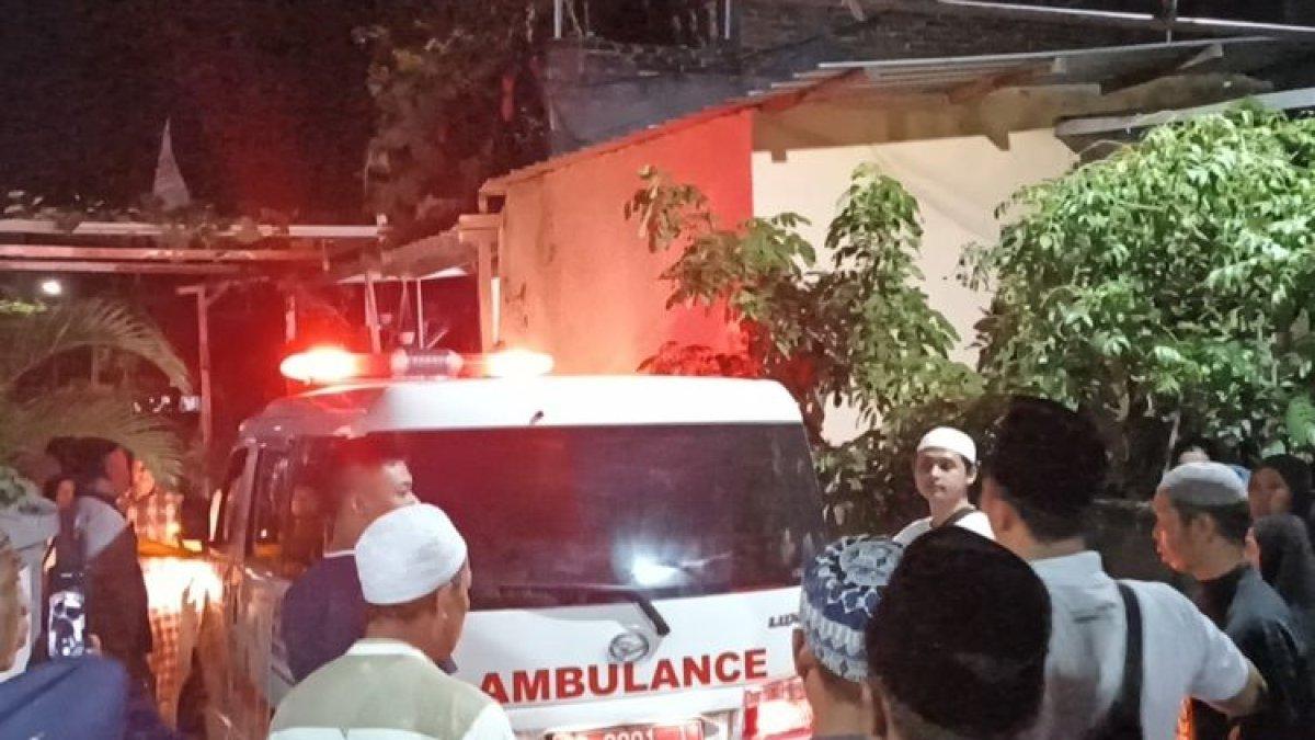 kedatangan jenazah wahyu Dian Silviani, di kediaman nya di Kelurahan Pejeruk, Kota Mataram osen UIN Raden Mas Said Surakarta yang dibunuh kuli bangunan
