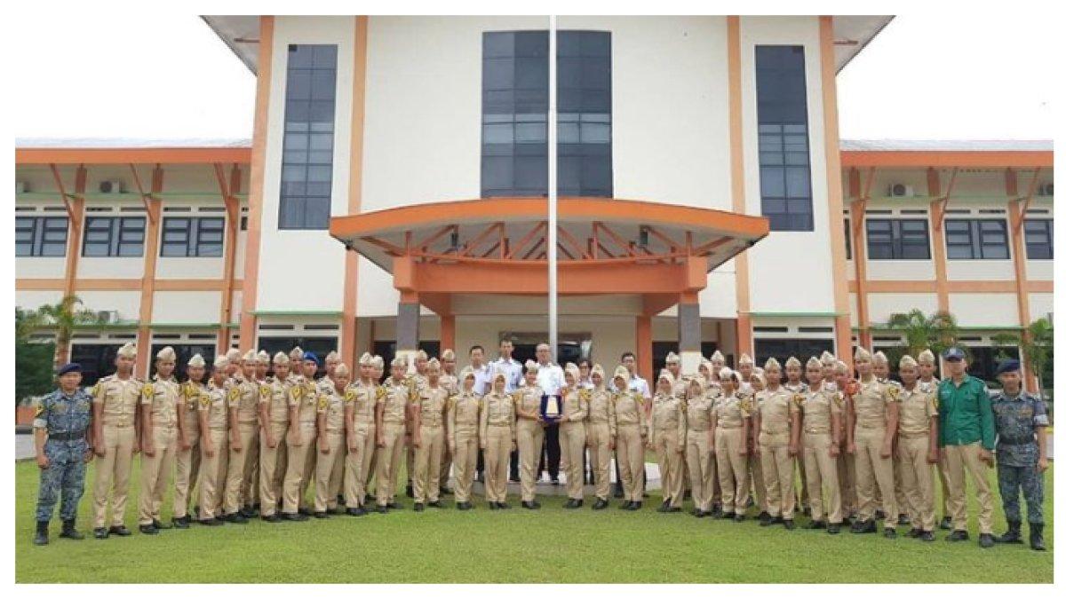 Sekolah kedinasan merupakan institusi pendidikan tinggi yang dibuka setiap tahunnya.