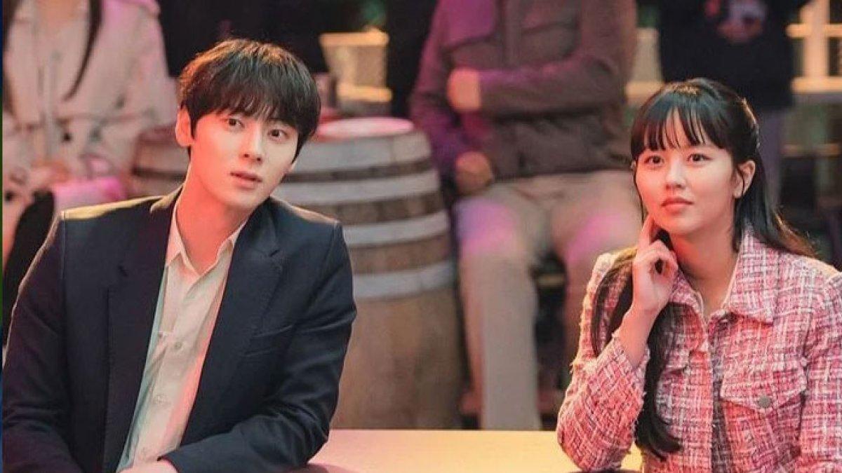 Kim So Hyun dan Hwang Minhyun makin dekat dalam cuplikan foto poster drama Korea terbaru My lovely Liar.