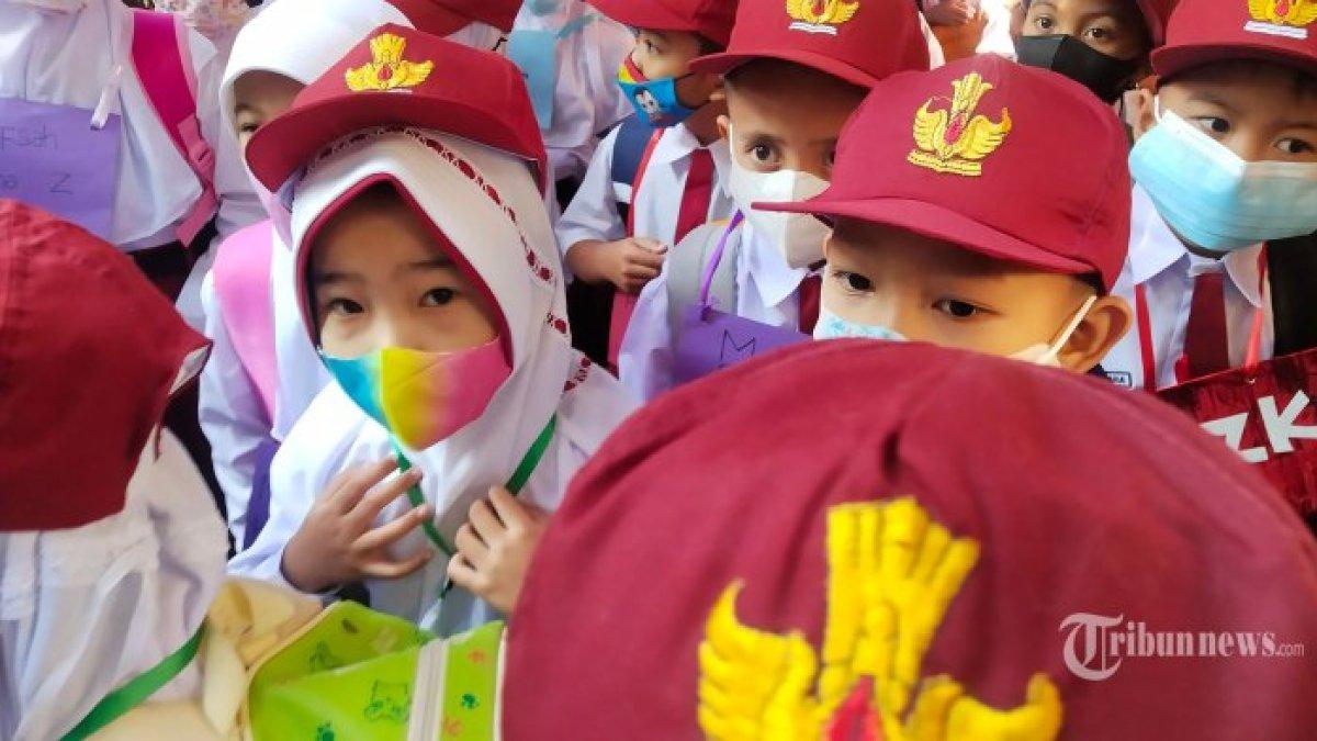 Simak 35 Rekomendasi Pantun Untuk Perkenalan Pada Kegiatan Masa Pengenalan Lingkungan Sekolah