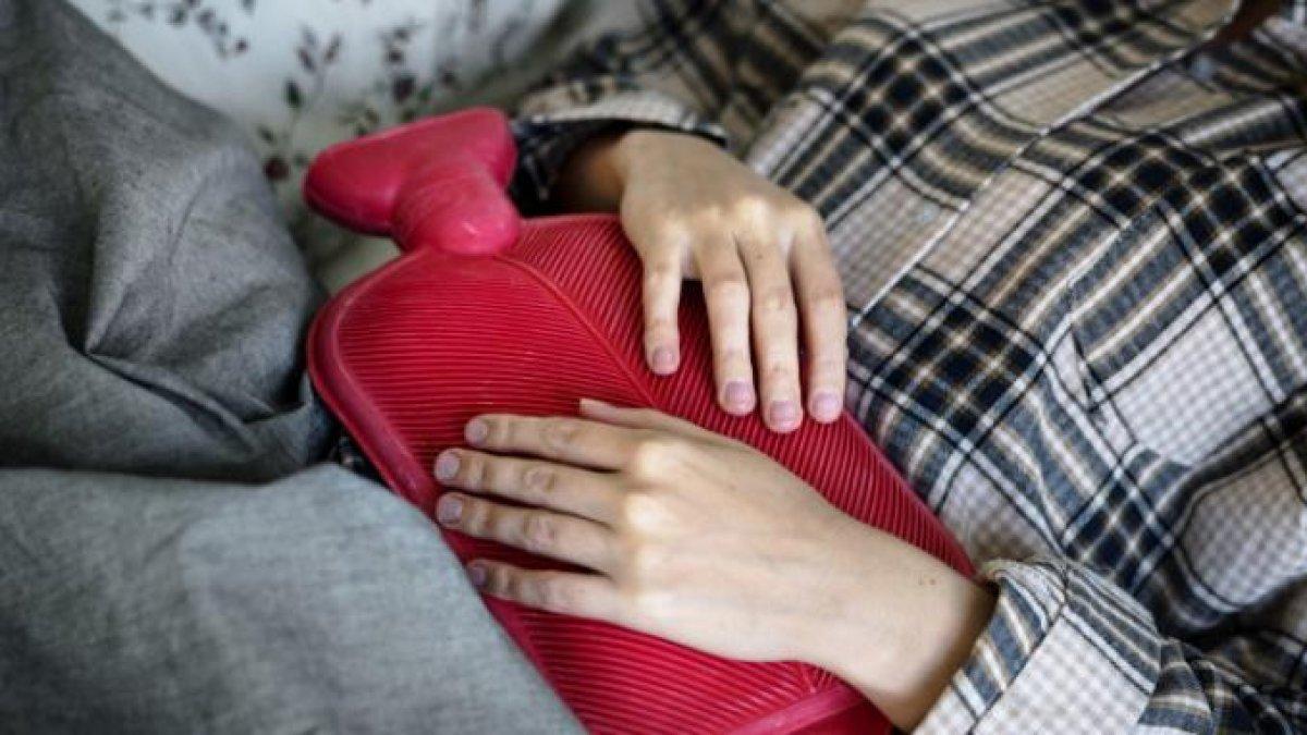 kompres hangat untuk mengobati masuk angin perut secara alami