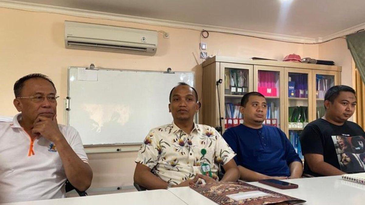 Konsultan hukum RSU Bahagia Makassar Muhammad Fakhruddin didampingi jajaran direksi dan pejabat RSU Bahagia Makassar yang memberikan keterangan kepada awak media. Minggu (30/7/2023)(