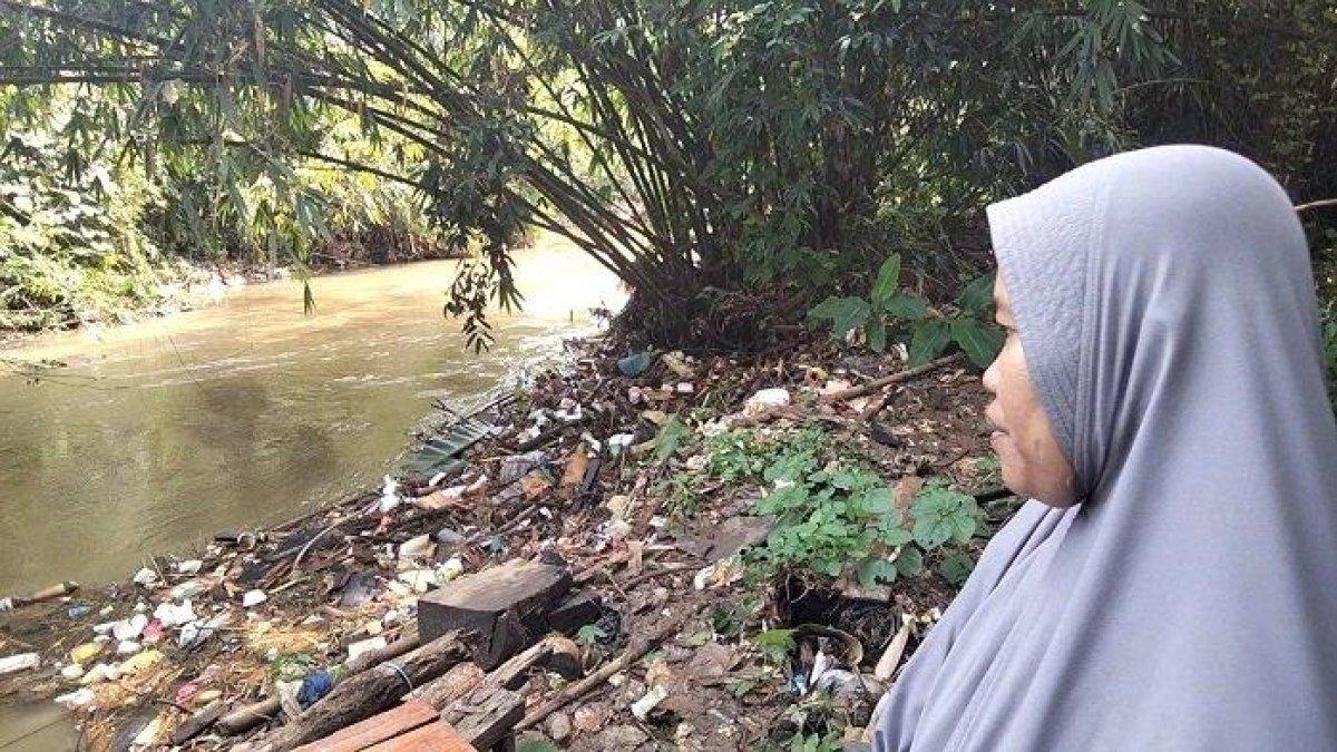 Lokasi penemuan jasad bayi di dekat aliran Kali Baru, Kampung Waringin Jaya, Desa Waringin Jaya, Kecamatan Bojonggede, Kabupaten Bogor, Jumat (23/6/2023).