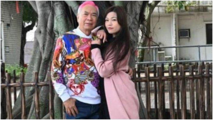 Ly Long Co bersama kekasihnya artis muda Chris Wong