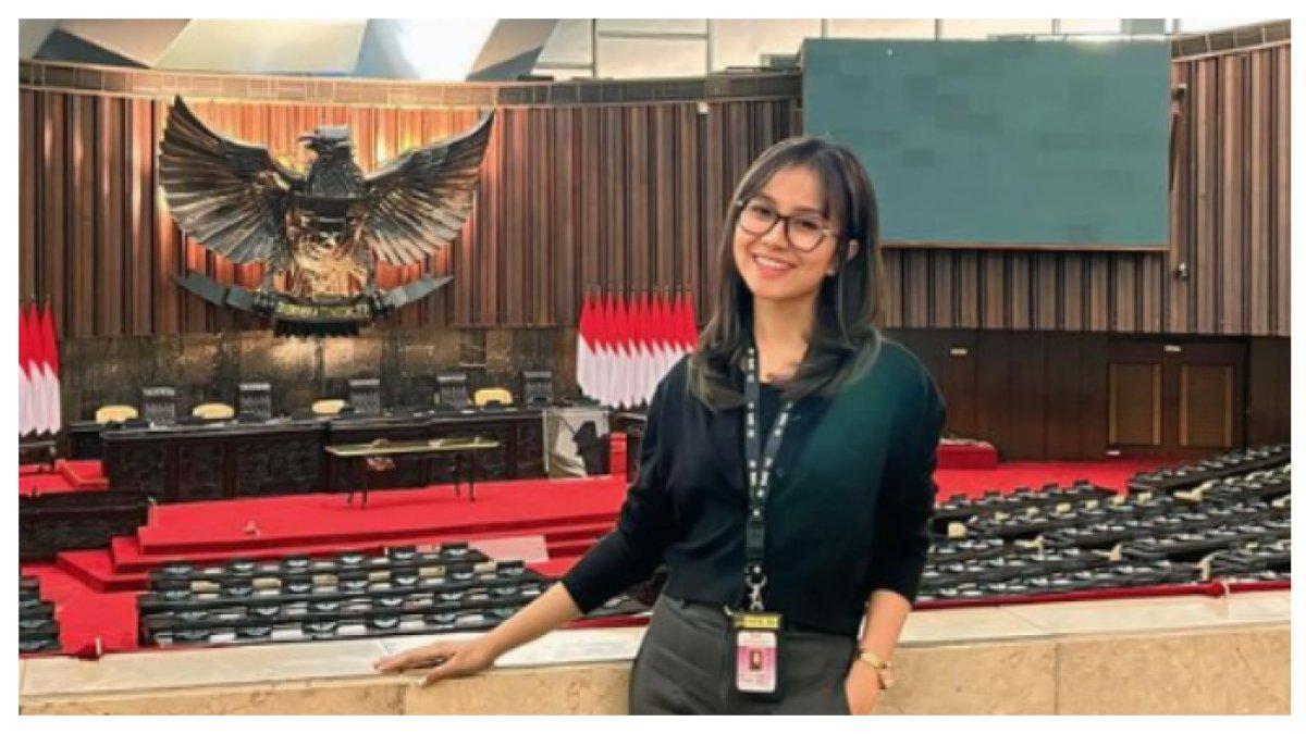 Potret Mayang saat Magang di Kantor DPR-MPR
