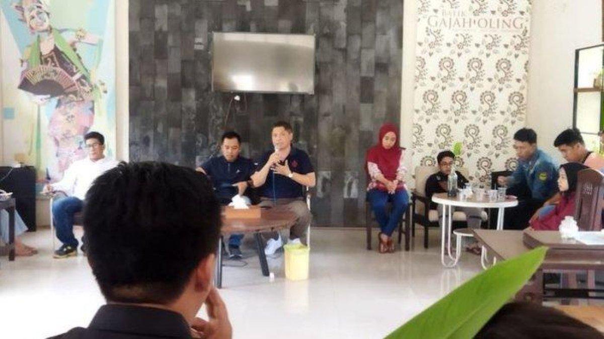 mediasi antara pemilik warung bakso dengan karyawan di kantor Disnakertrans Banyuwangi