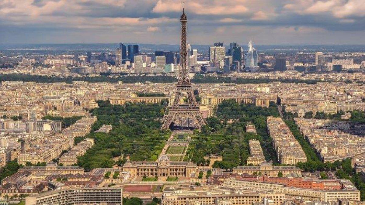 Menara Eiffel di Paris, Prancis