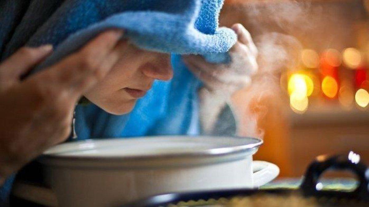 menghirup uap untuk mengobati sinusitis