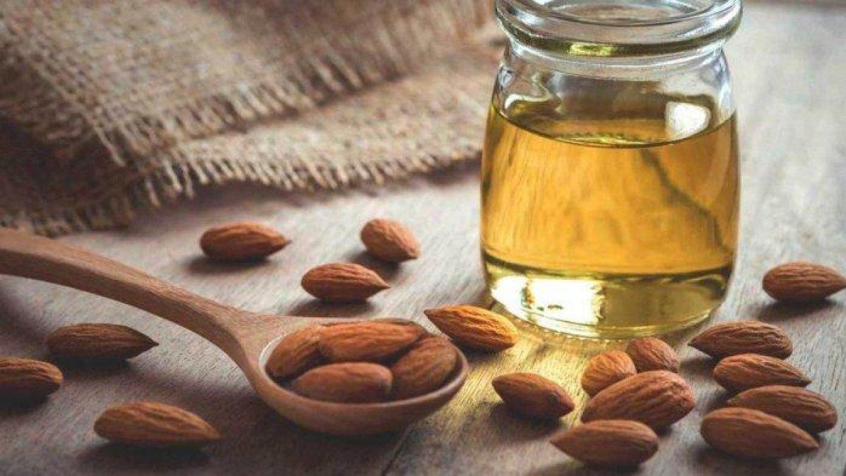 minyak almond