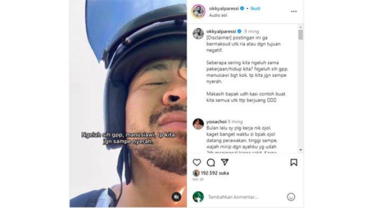 Model Okky Alparessi menangis lalu mengusap air matanya saat mendapatkan driver ojek online difabel