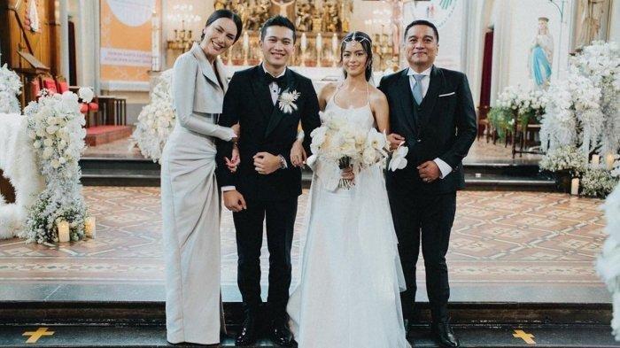 Momen pesta pernikahan Eva Celia dan Demas Narawangsa yang berlangsung pekan lalu masih bersliweran di media sosial.