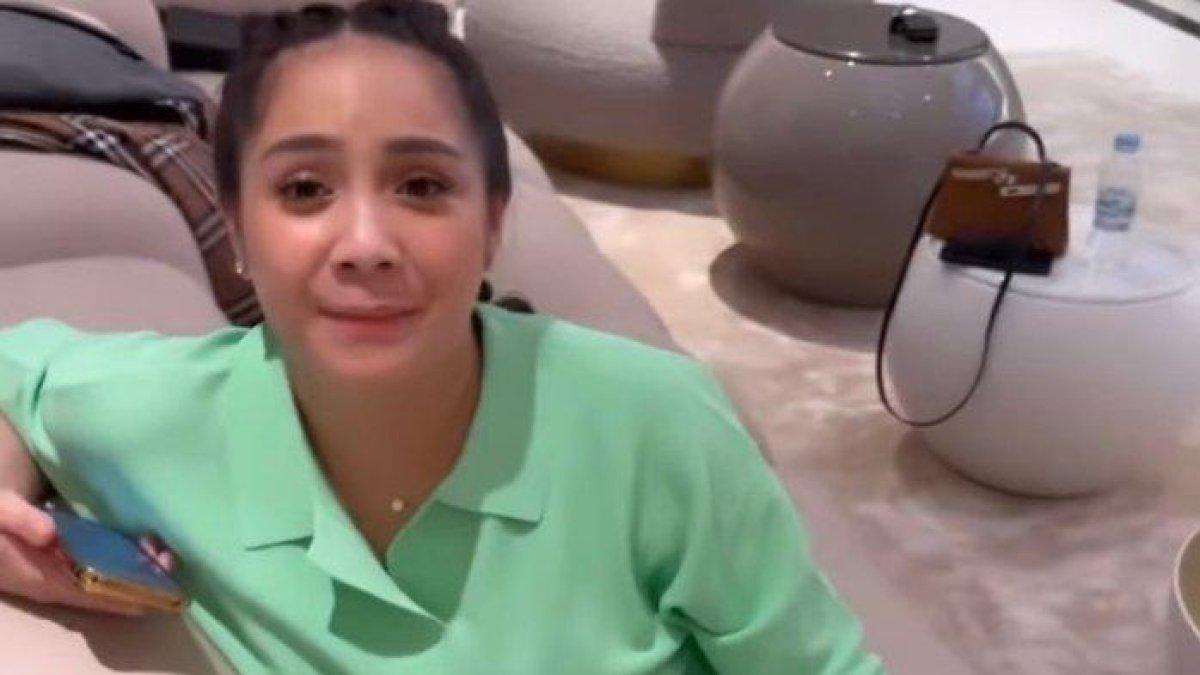 Foto ilustrasi, Nagita Slavina diomeli warganet gara-gara Raffi Ahmad pakai casing buluk