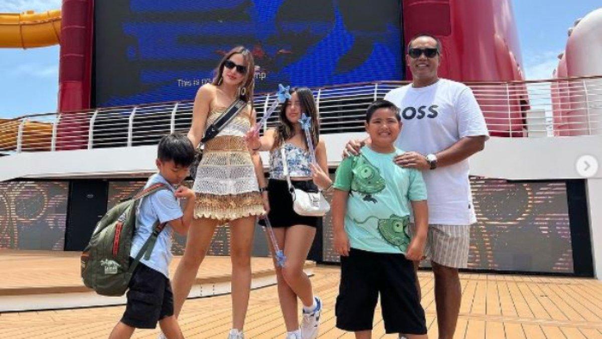 Nia Ramadhani beber alasan izinkan Mikhayla berpakaian lebih dewasa dari usianya