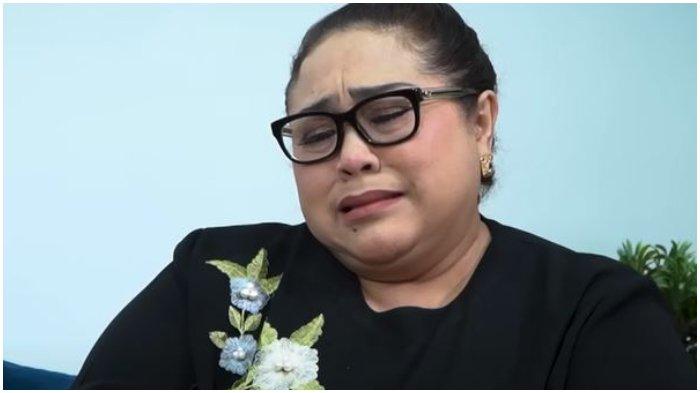 Nunung Srimulat menangis ungkap perlakuan anak-anak