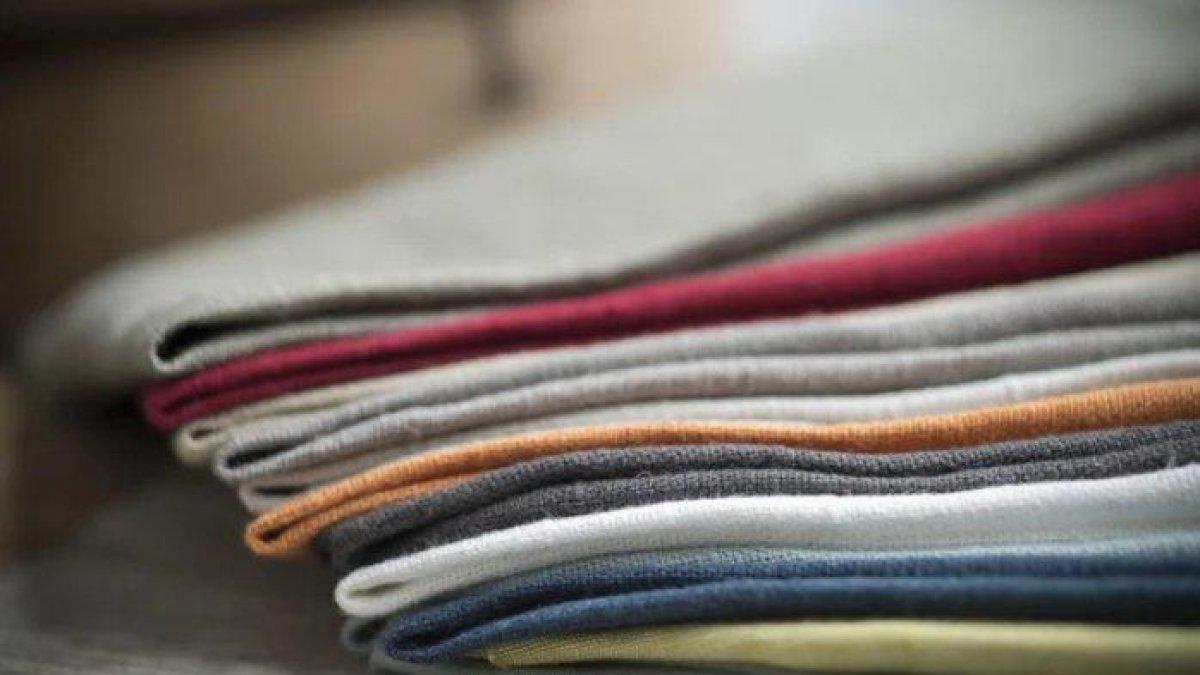 gunakan pakaian longgar dan ringan untuk menjaga kesehatan saat musim panas