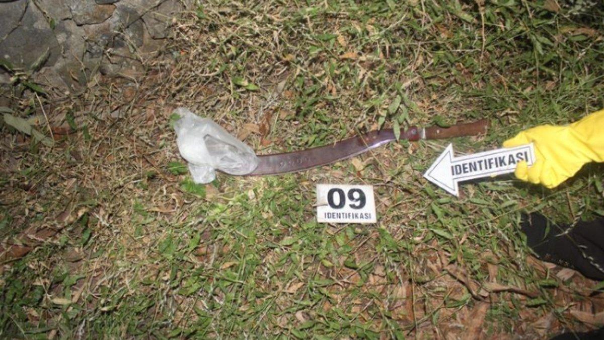 Parang yang dipakai S untuk membacok MDB