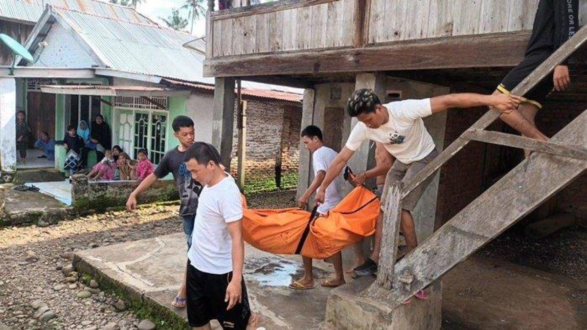 Pasutri di Desa Kebur Kecamatan Tiang Pumpung Kepungut (TPK) Kabupaten Musi Rawas, Sumsel tewas di tangan anaknya sendiri.
