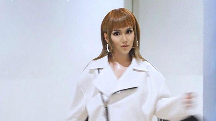 Pedangdut Ayu Ting Ting