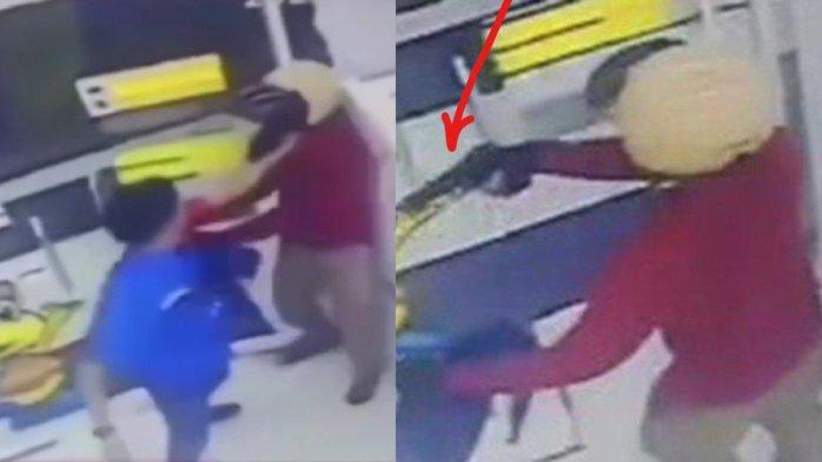 pegawai minimarket lawan perampok bersenjata tajam, aksi perampokan berhasil digagalkan.