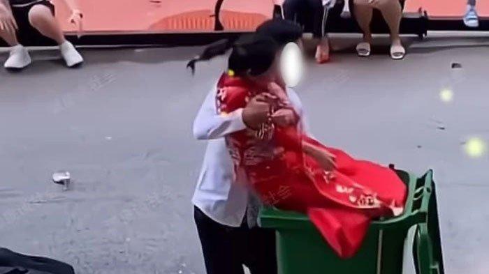 Pengantin wanita 'dibuang' ke tong sampah oleh suaminya