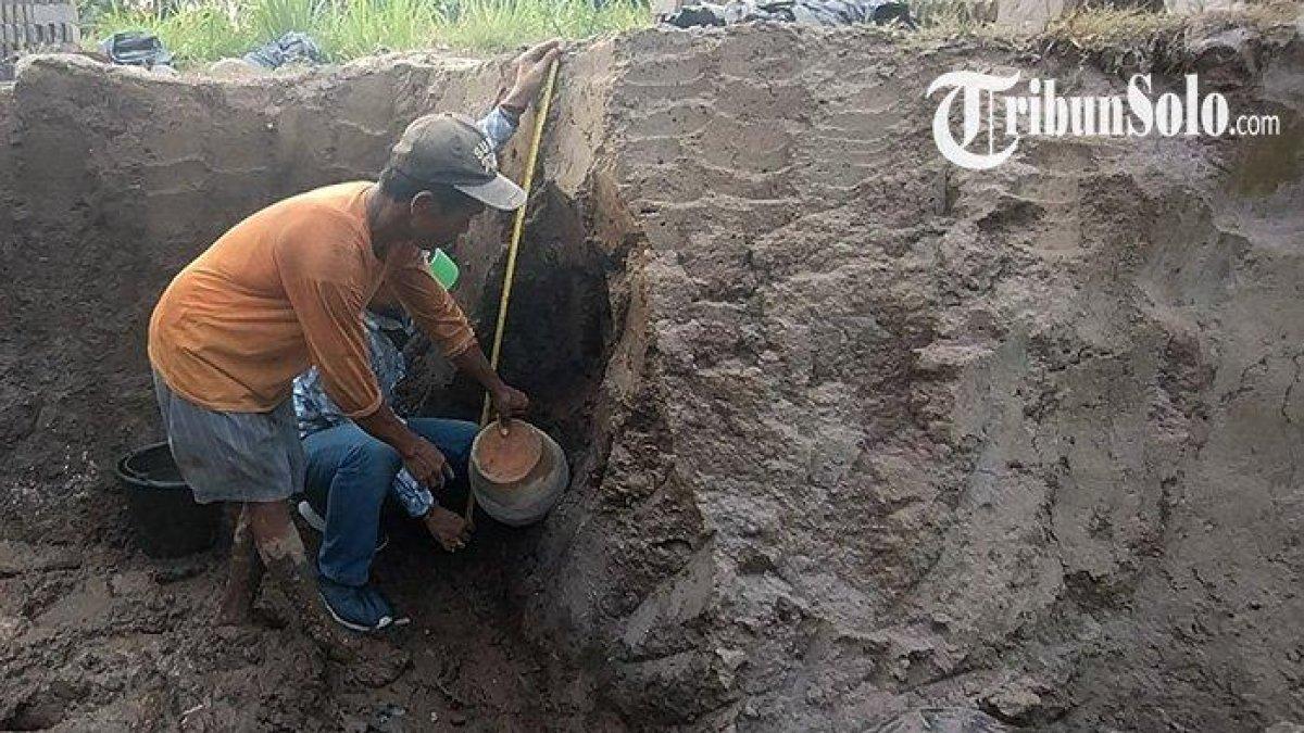 Pengecekan lokasi temuan guci kuno asal Cina di Dusun Kropakan, Desa Mranggen, Kecamatan Jatinom, Kabupaten Klaten