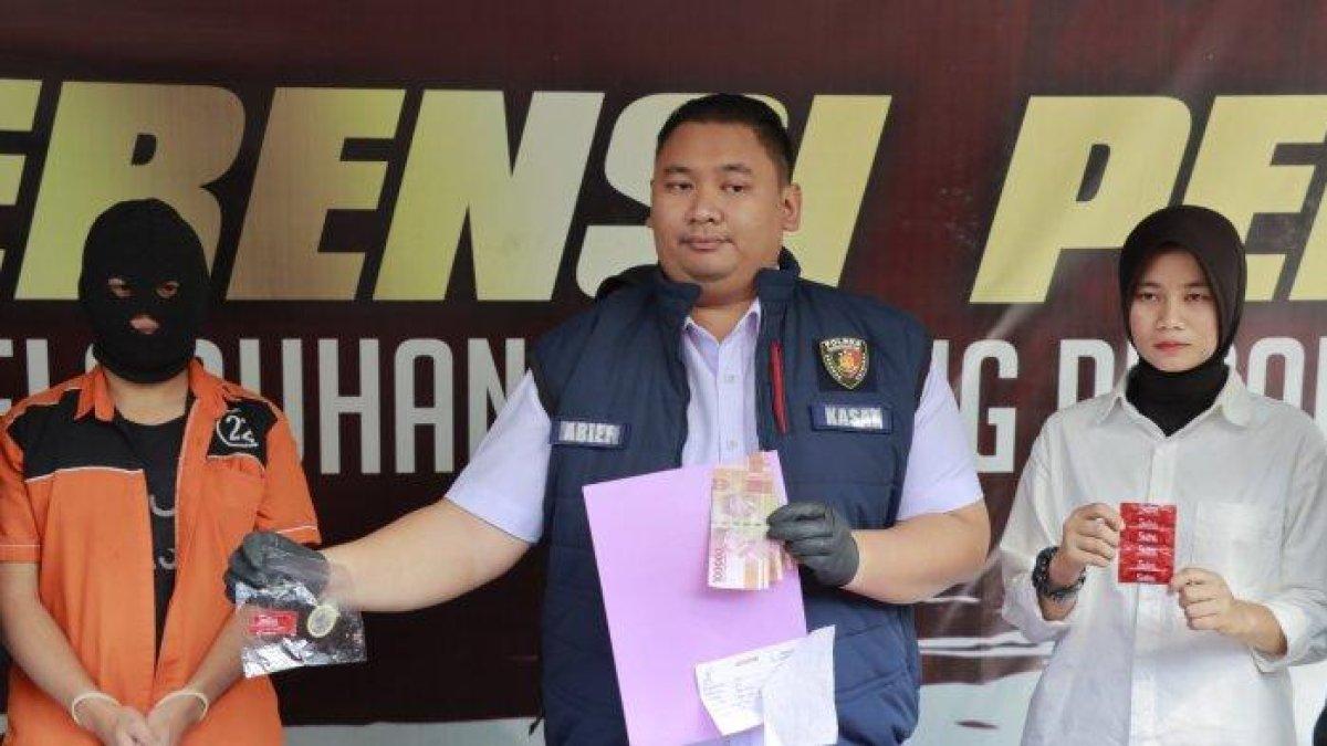 PH (19) tega jual kemolekan tubuh pacar sendiri, ditangkap saat di hotel.