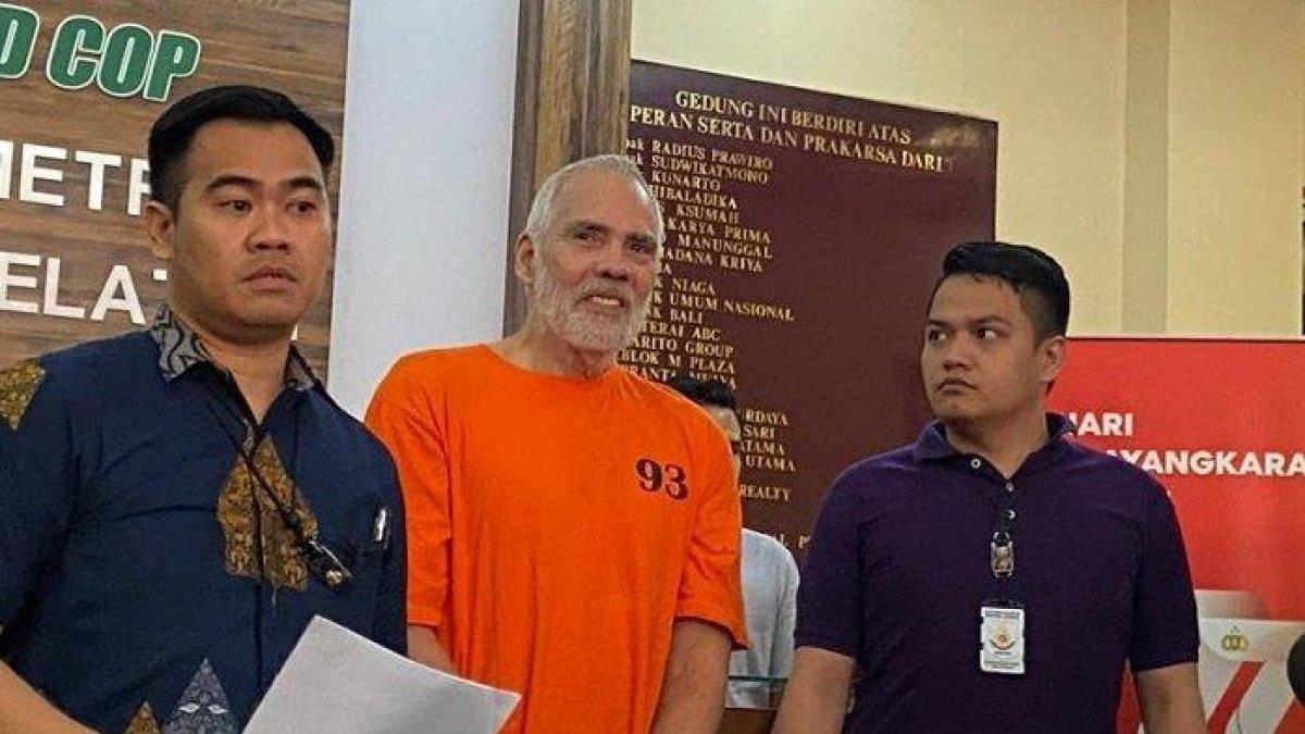 Aktor senior Pierre Gruno dihadirkan sebagai tersangka dalam jumpa pers kasus penganiayaan di Polres Metro Jakarta Selatan, Jumat (14/7/2023).
