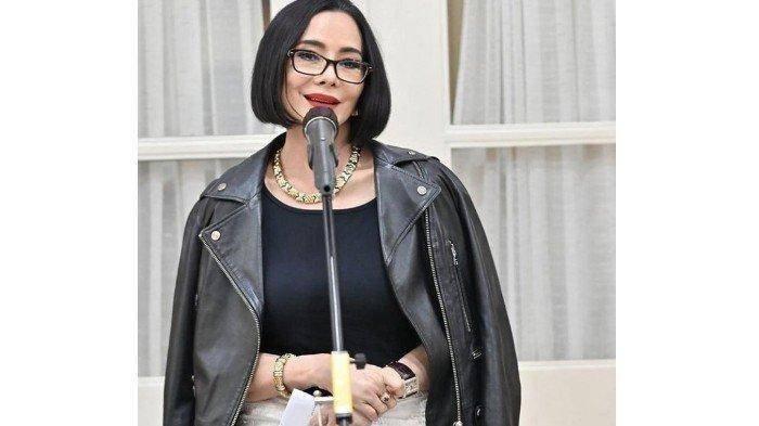 Poppy Dharsono yang masih awet muda