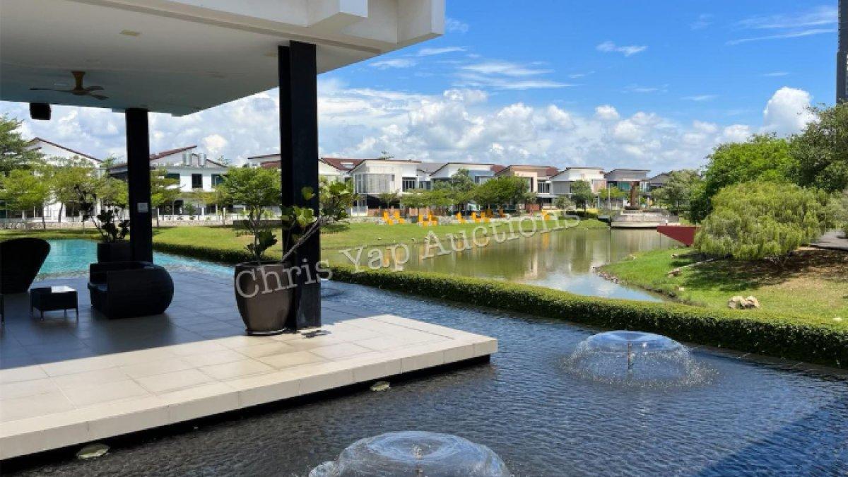 Potret rumah yang hendak dijual, disertai surat keterangan dari pemburu hantu