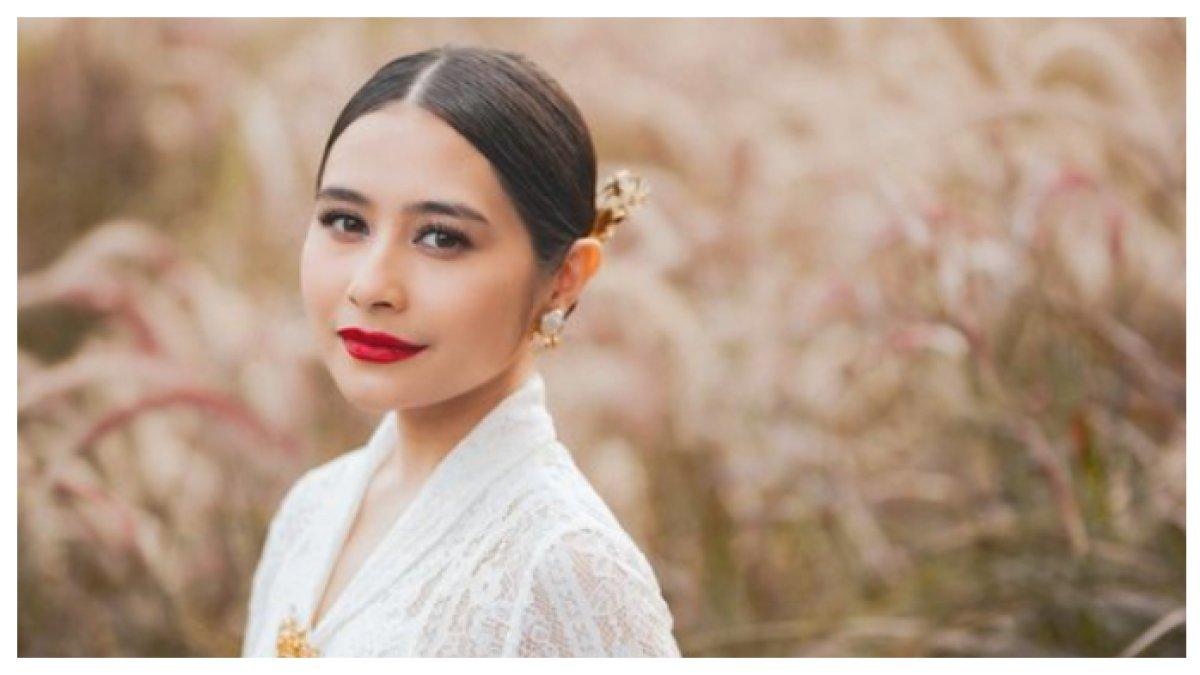 Pengakuan Prilly Latuconsina bahwa hubungannya dengan Omara Esteghlal telah mendapatkan restu dari orangtua.